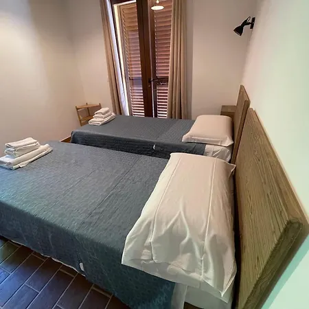 Santa Lorica - *